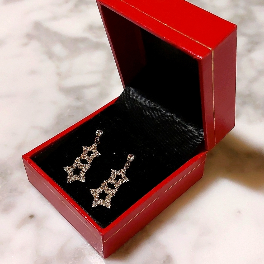 Beautiful star shaped crystal drop earrings